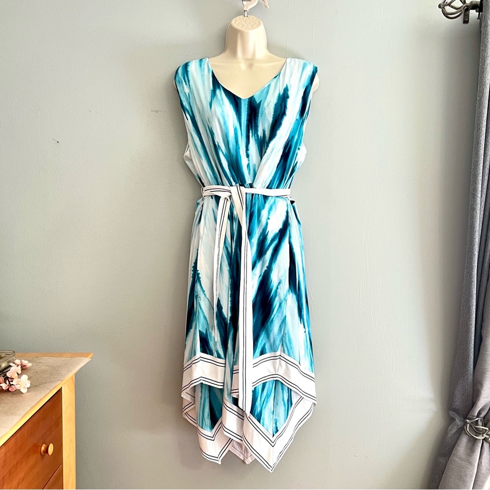 NWOT Beautiful Soma Enbliss Handkerchief Hem Dress.